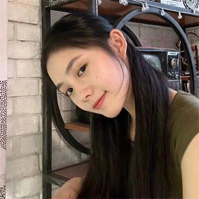 窗中女孩